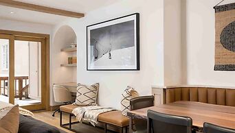 Vail Village Luxury 4 Bedroom, Steps to Slopes!