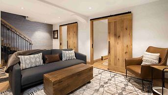 Vail Village Luxury 4 Bedroom, Steps to Slopes!