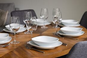 Elegant City Center by Renters Prestige