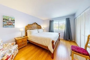 North Vail 2 Bedroom Condo Along Shuttle Route to Slopes!