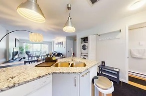 North Vail 2 Bedroom Condo Along Shuttle Route to Slopes!