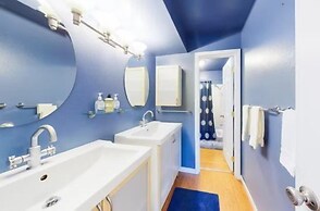 North Vail 2 Bedroom Condo Along Shuttle Route to Slopes!