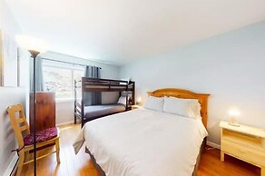 North Vail 2 Bedroom Condo Along Shuttle Route to Slopes!