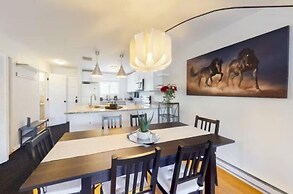 North Vail 2 Bedroom Condo Along Shuttle Route to Slopes!