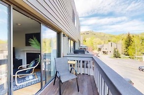 North Vail 2 Bedroom Condo Along Shuttle Route to Slopes!