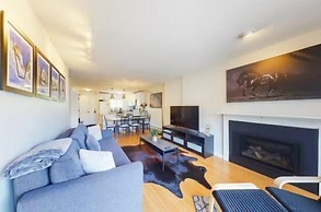 North Vail 2 Bedroom Condo Along Shuttle Route to Slopes!