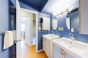 North Vail 2 Bedroom Condo Along Shuttle Route to Slopes!