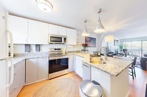 North Vail 2 Bedroom Condo Along Shuttle Route to Slopes!