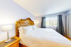 North Vail 2 Bedroom Condo Along Shuttle Route to Slopes!