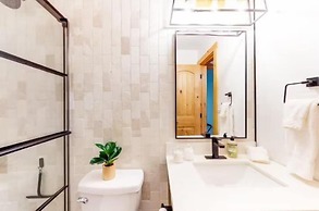 Sandstone Neighborhood 2 Bedroom Condo - Along Shuttle Route!