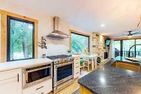 Sandstone Neighborhood 2 Bedroom Condo - Along Shuttle Route!