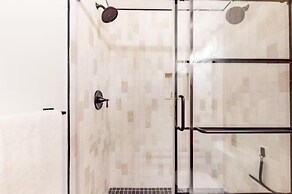 Sandstone Neighborhood 2 Bedroom Condo - Along Shuttle Route!