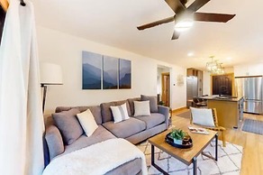 Sandstone Neighborhood 2 Bedroom Condo - Along Shuttle Route!