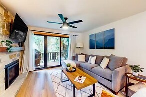 Sandstone Neighborhood 2 Bedroom Condo - Along Shuttle Route!