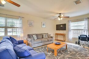 Charming Seminole Home w/ Patio: 6 Mi to Beaches!