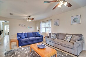 Charming Seminole Home w/ Patio: 6 Mi to Beaches!