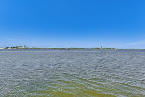Pool & Beach Access: Lovely Mary Esther Condo!