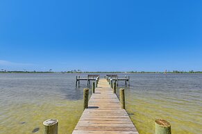 Pool & Beach Access: Lovely Mary Esther Condo!