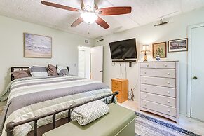 Pool & Beach Access: Lovely Mary Esther Condo!