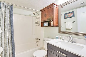 Pool & Beach Access: Lovely Mary Esther Condo!