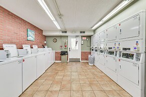 Pool & Beach Access: Lovely Mary Esther Condo!