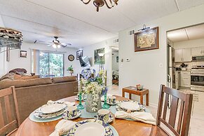Pool & Beach Access: Lovely Mary Esther Condo!