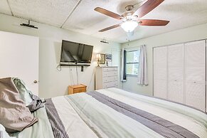 Pool & Beach Access: Lovely Mary Esther Condo!