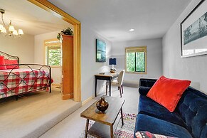 Tennis Courts & Deck: Tahoe Home Near Lake & Lifts
