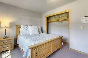 Tennis Courts & Deck: Tahoe Home Near Lake & Lifts