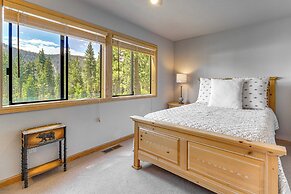 Tennis Courts & Deck: Tahoe Home Near Lake & Lifts