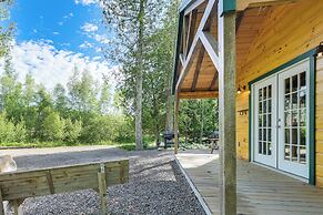 Harrington Cabin w/ Grills - Near Beaches & Hiking