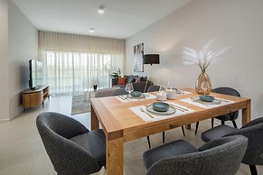 The Luxury Verdant Garden Hotel
