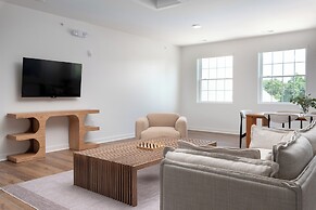 Boardwalk Hotel on Lake Anna by Kasa