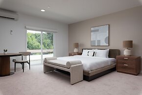 Boardwalk Hotel on Lake Anna by Kasa