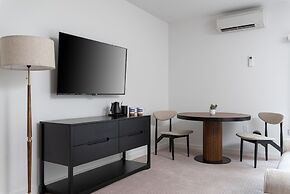 Boardwalk Hotel on Lake Anna by Kasa