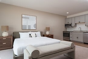 Boardwalk Hotel on Lake Anna by Kasa