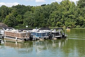 Boardwalk Hotel on Lake Anna by Kasa