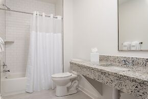 Boardwalk Hotel on Lake Anna by Kasa