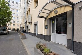 City Center Apartment by Renters