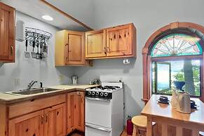 Kona - Hobbit House