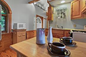 Kona - Hobbit House