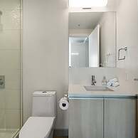 DT Upscale Corner Unit Tower Views Free Parking