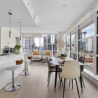 DT Upscale Corner Unit Tower Views Free Parking