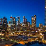 DT Upscale Corner Unit Tower Views Free Parking