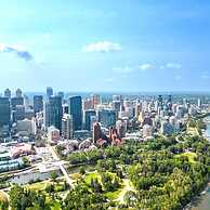 DT Upscale Corner Unit Tower Views Free Parking