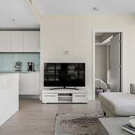 DT Upscale Corner Unit Tower Views Free Parking