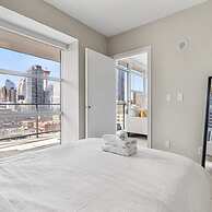 DT Upscale Corner Unit Tower Views Free Parking