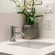 Prime Location Views Free Parking Banff Pass