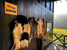 Runaway House - Qalaciq