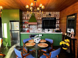 Runaway House - Qalaciq